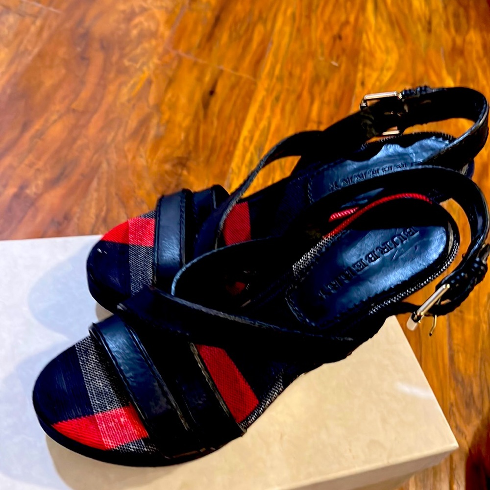 Burberry sandals NWOT.  Never worn. Burberry check. Size 39.